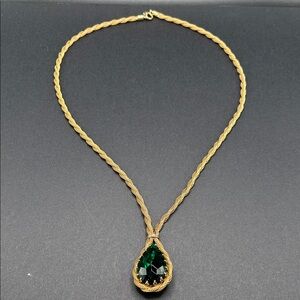 VTG 1970s Gold Tone Twisted Mesh Necklace with Green Faceted Glass Pendant